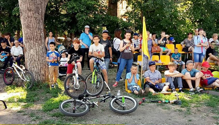 В Усть-Каменогорске стартовал 3-й республиканский чемпионат по скейтбордингу и BMX (веломотокросс).