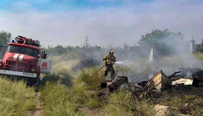 Пожар на кладбище в Семее ликвидирован. Виновного в нем ищут