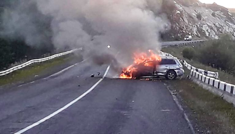 Ны зыряновской трассе около села Северного сгорел автомобиль, водитель спасся