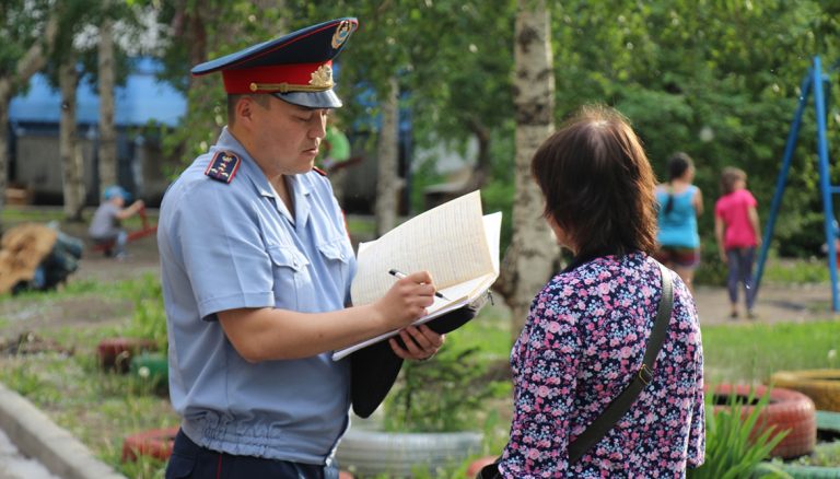 Участковые инспекторы обходят свои административные участки