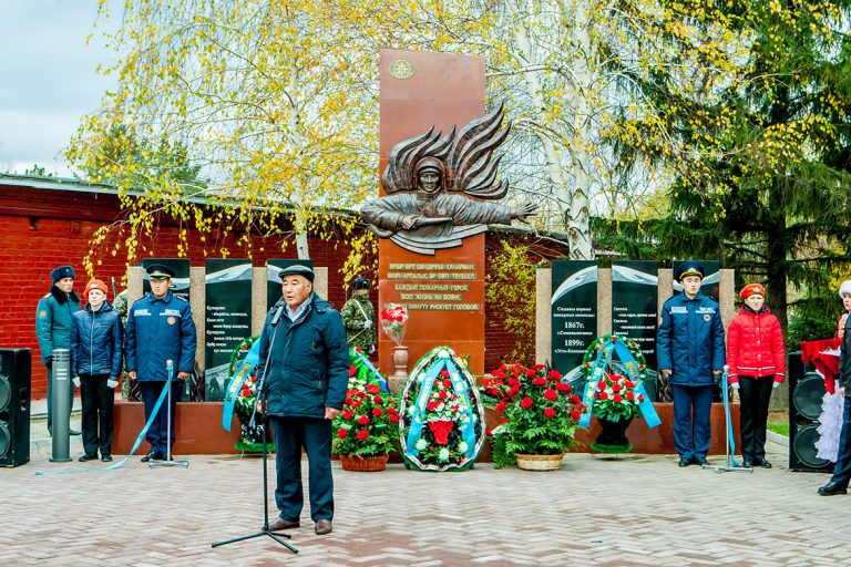 В Усть-Каменогорске открыли памятник погибшим спасателям