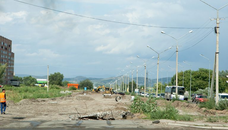 Жители проспекта Сатпаева требуют обустроить выезды из дворов