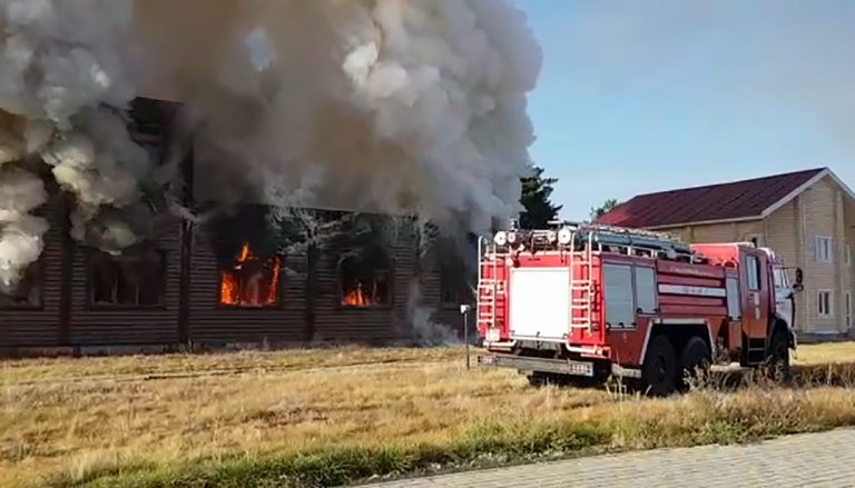 В Усть-Каменогорске потушили пожар в «Эко-доме»