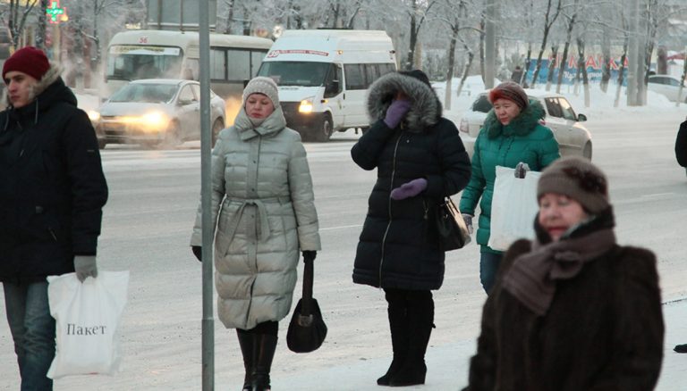 Жители Ахмирово боятся замерзнуть на остановке