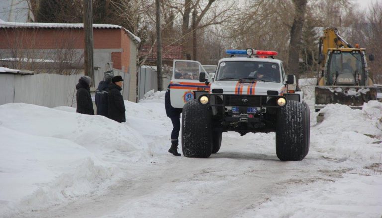 Спасатели ВРАОСО помогли транспортировать пасечника, которому срочно требовалась медицинская помощь.