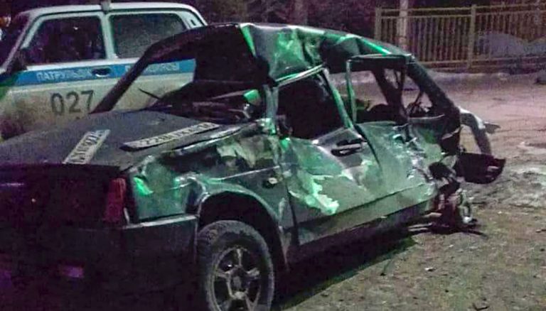 Пьяный водитель в Урджаре протаранил автомобили и врезался в магазин