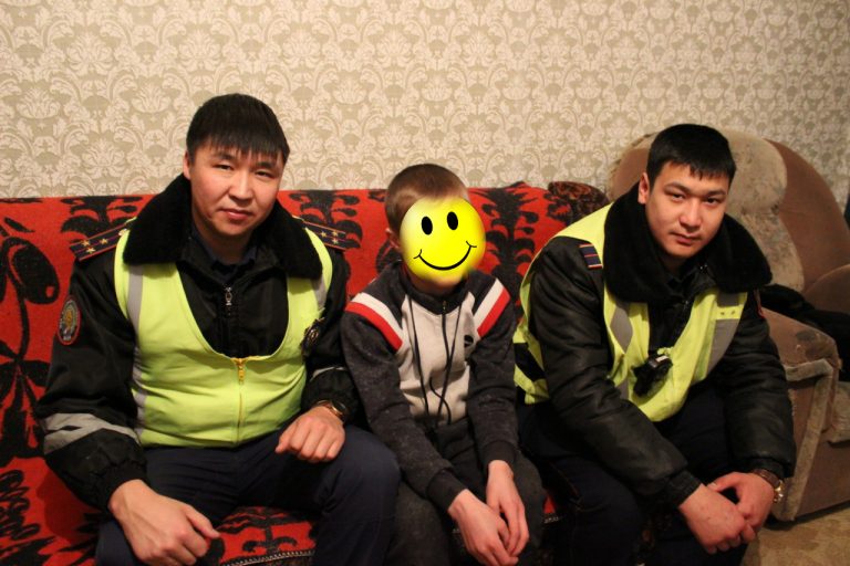 На улице Риддера полицейские спасли подростка жизнь и здоровье, которого находилась под угрозой