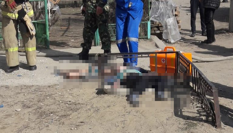 При пожаре в ВКО погибли двое детей, оставшиеся одни дома — отравились угарным газом