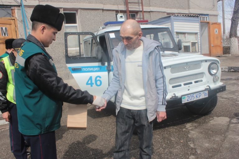 В ходе акции «Приемная на дороге» полицейские задержали подозрительного мужчину