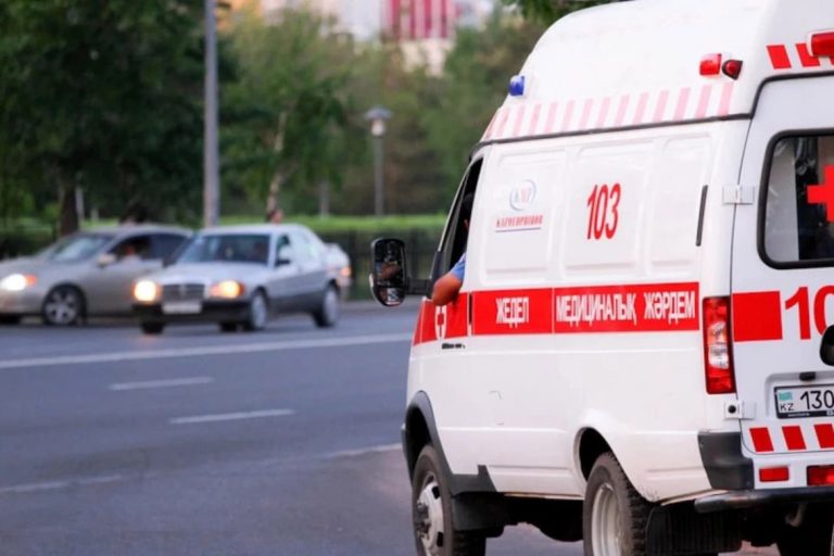 В Усть-Каменогорске мужчина скончался на остановке