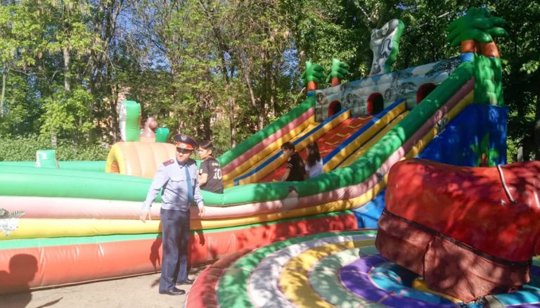 Инспекция уличила владельца аттракциона «батут» в парке Металлург в халатности и пренебрежении безопасностью
