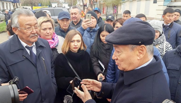 Аким ВКО Даниал Ахметов распорядился позаботиться о предпринимателях на пешеходной зоне улицы Головкова