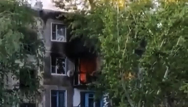 8 человек, в том числе двое детей были спасены пожарными из огня в Жезкенте