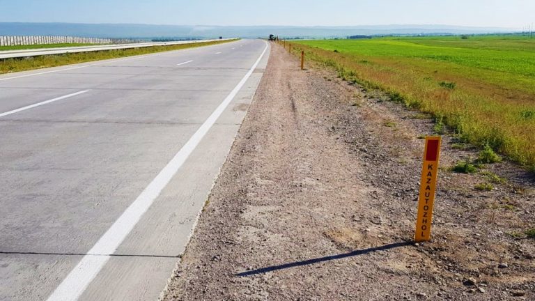 В Казахстане впервые установят катафоты Европейского образца на дорогах республиканского значения