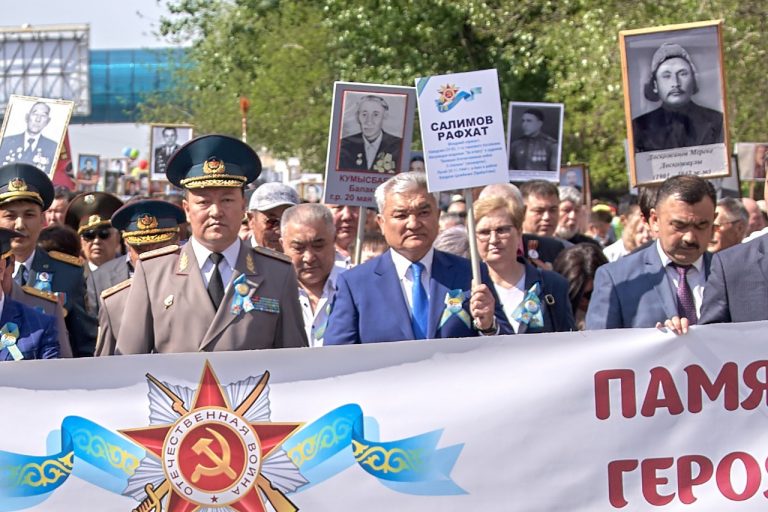 В праздновании Дня Победы в Семее приняли участие свыше 15  тысяч горожан