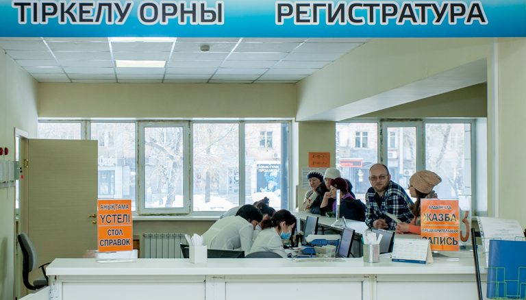 В сентябре в Восточном Казахстане в очередной раз стартует кампания по прикреплению жителей к поликлиникам.