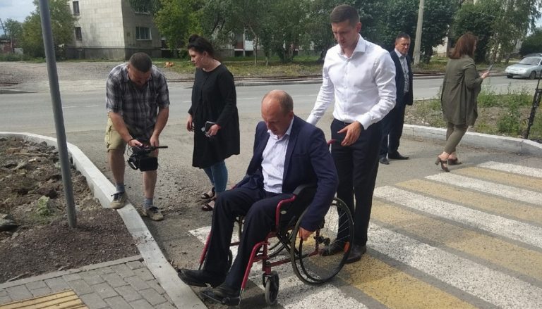 Мэр российского Нижнего Тагила на личном опыте оценил недоступность городской среды для инвалидов. Не хотите ли челлендж, господин Омар?