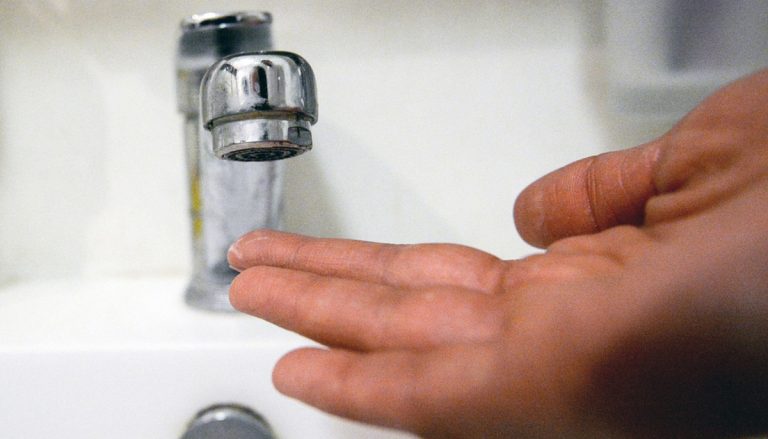 Жители поселка Нурлы Кош не могут найти воду.