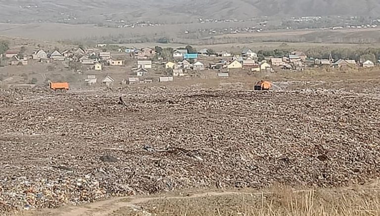 Причины возгорания на свалке в Усть-Каменогорске установят полицейские