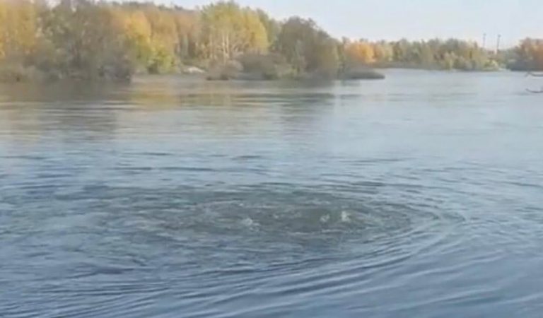 Бурун на Иртыше вызвал беспокойство горожан