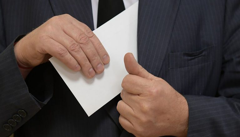 Руководителя одного из Департаментов ВКО за взятку и мошенничество оштрафовали на 24,5 млн тенге