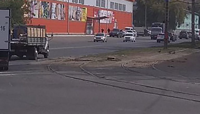 В районе УК вокзала полицейские перекрыли дорогу