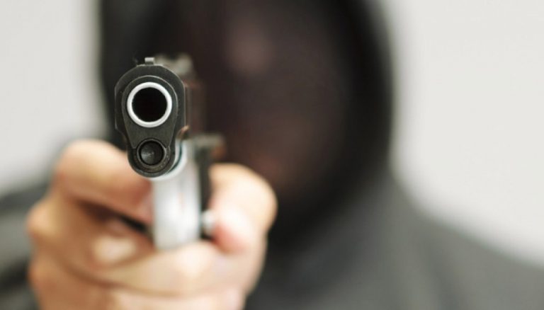 В Усть-Каменогорске осудили парней, напавших на букмекерскую контору с игрушечным оружием