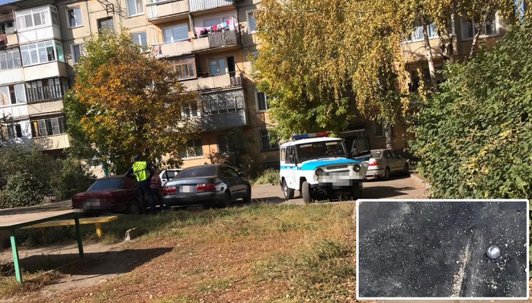 Автомобиль обстреляли во дворе Усть-Каменогорска. Из игрушечного оружия игрушечной пулей