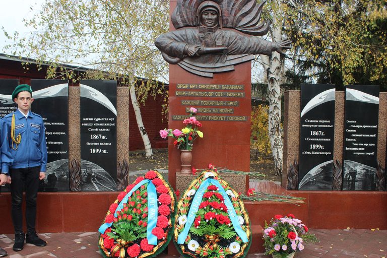 В память о погибших пожарных и спасателях