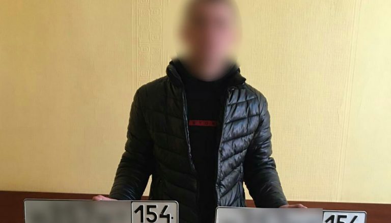 В Усть-Каменогорске злоумышленники похищали номерные знаки автомобилей и вымогали за них деньги.