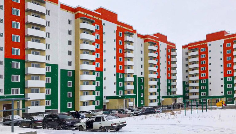 Жильцы новостройки устали ждать решения проблемы, и городская власть на общем собрании пообещала решить ее сегодня