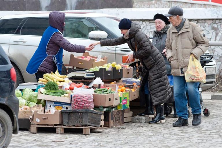 Депутаты гормаслихата VS уличные торговцы