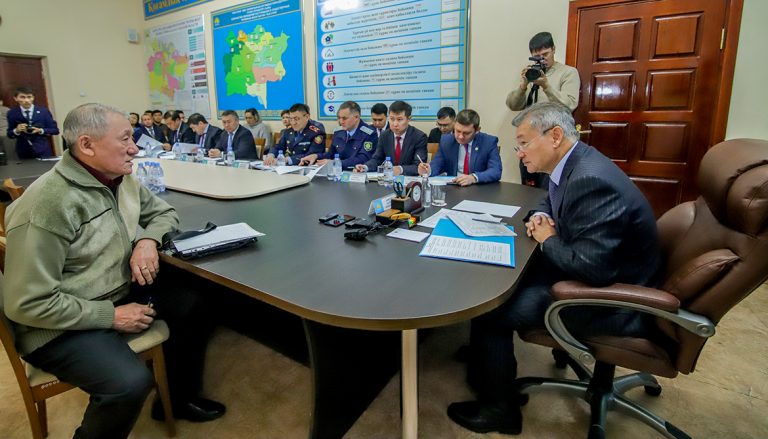 Определен регламент приема граждан и представителей юридических лиц акимом Восточно-Казахстанской области