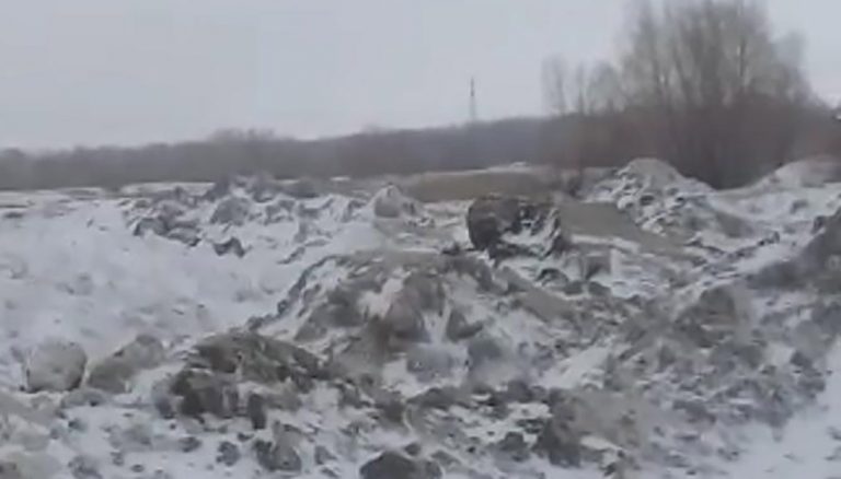 Снег с улиц Усть-Каменогорска снова вывезли в район очистных сооружений