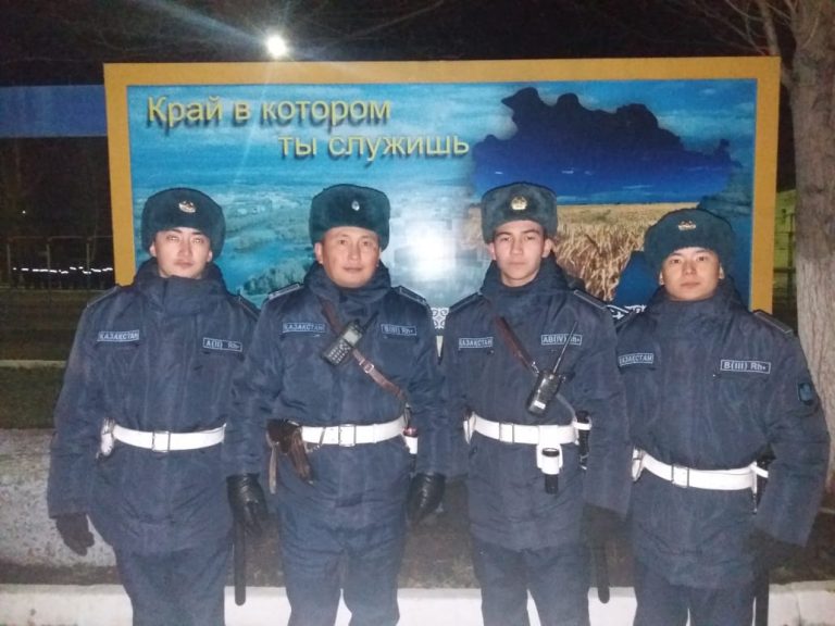 Гвардейцы спасли девушку, перерезавшую себе вены