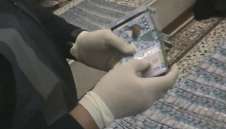 В получении взятки в 35 миллионов тенге подозревают двух руководителей акимата ВКО