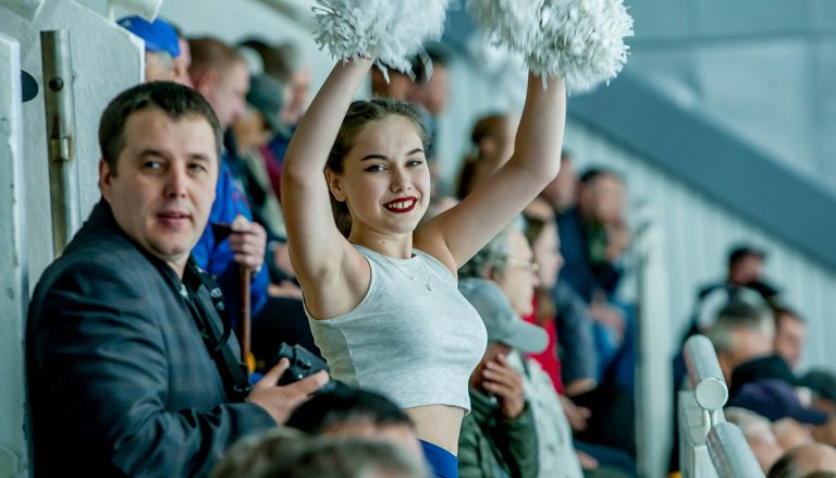 «Им нравится хоккей, им нравится танцевать, они получают здесь бесценный опыт», — группа поддержки хоккейного клуба «Торпедо»