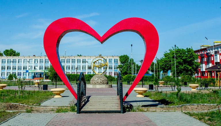 В районных центрах ВКО, в Курчатове и Риддере с полуночи 15 апреля вводят ограничительные меры