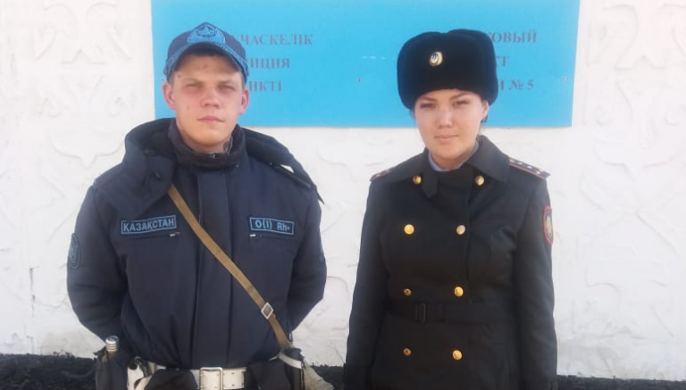 В Семее подвыпивший горожанин пытался побить сотрудницу полиции