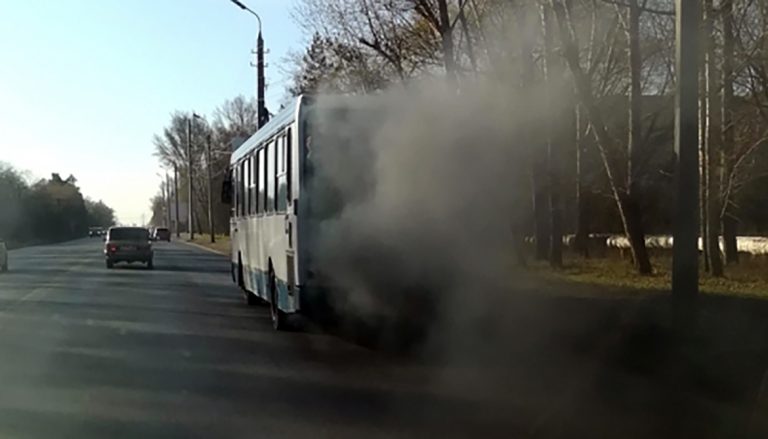 Экологи в Усть-Каменогорске проверили автобусы на экологичность.