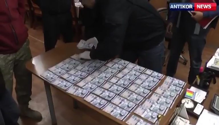 Антикоррупционщики задержали акима города Аягоза по подозрению в получении взятки