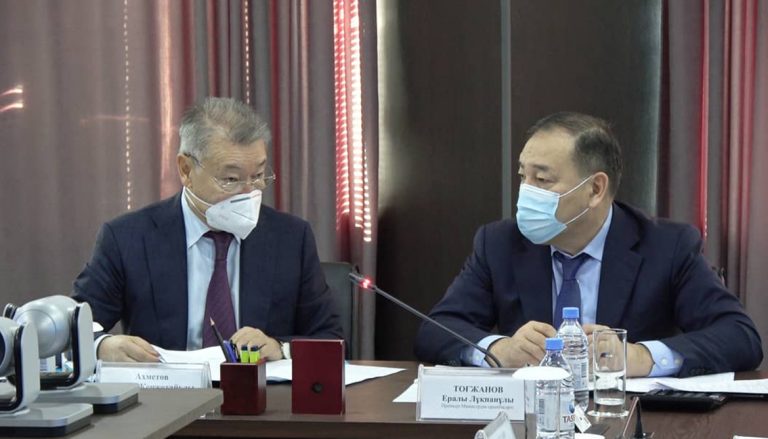 Инфоцентр: Вице-премьер Ералы Тугжанов оценил ситуацию в Восточном Казахстане