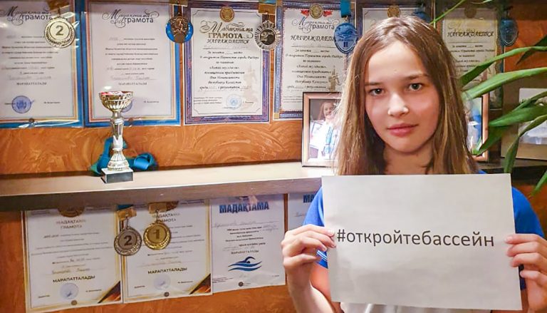 Родители воспитанников школы олимпийского резерва по водным видам спорта требуют разрешить работу бассейна