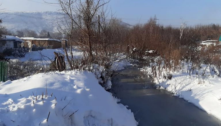 В Предгорном замерзло русло реки, и появилась угроза подтопления домов
