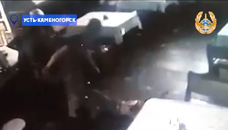 В Усть-Каменогорске конфликт в кафе закончился дракой с применением ножа и смертью одного из ее участников
