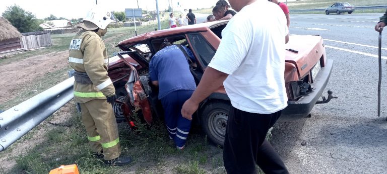 Помощь спасателей понадобилась пострадавшим в ДТП