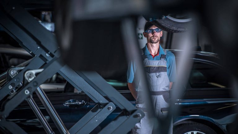 Механик угнал Lexus с СТО в Усть-Каменогорске