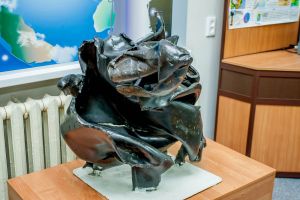 Обсадная труба, искореженная в ходе нештатной ситуации 1972 года